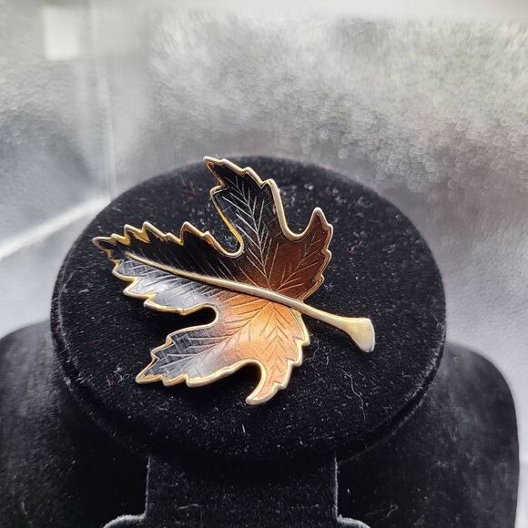 Vintage 80s Copper & Black Etched Leaf Pin - Picture 2 of 3
